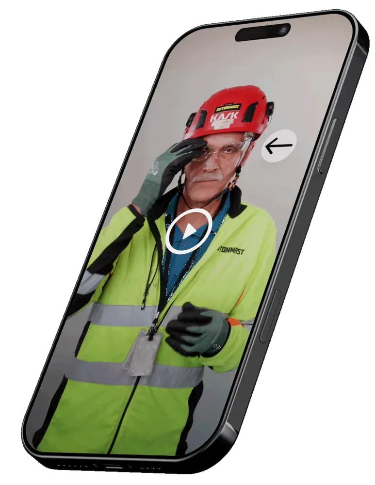 Mobil som viser sikkerhetsvideo med arbeider fra Betonmast